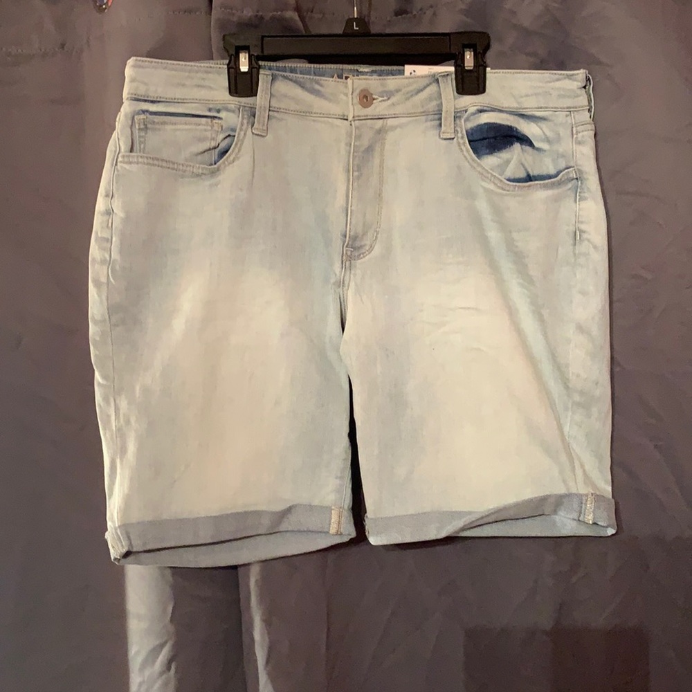 Never worn Bermuda 9” inseam